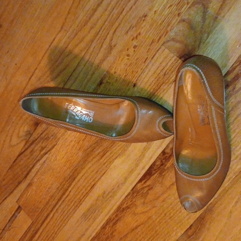 GUC! Vintage Ferragamo Pumps